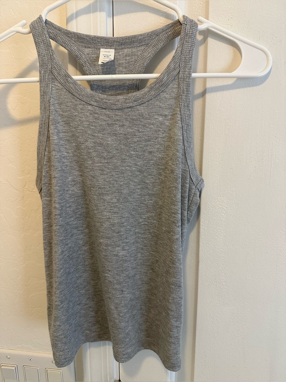 Set of 2 girls racer back style tank top grey and baby blue size 8 Old Navy